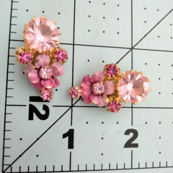 Pink Rhinestone Clip On Earrings Enamel Floral Vintage - Picture 2 of 3